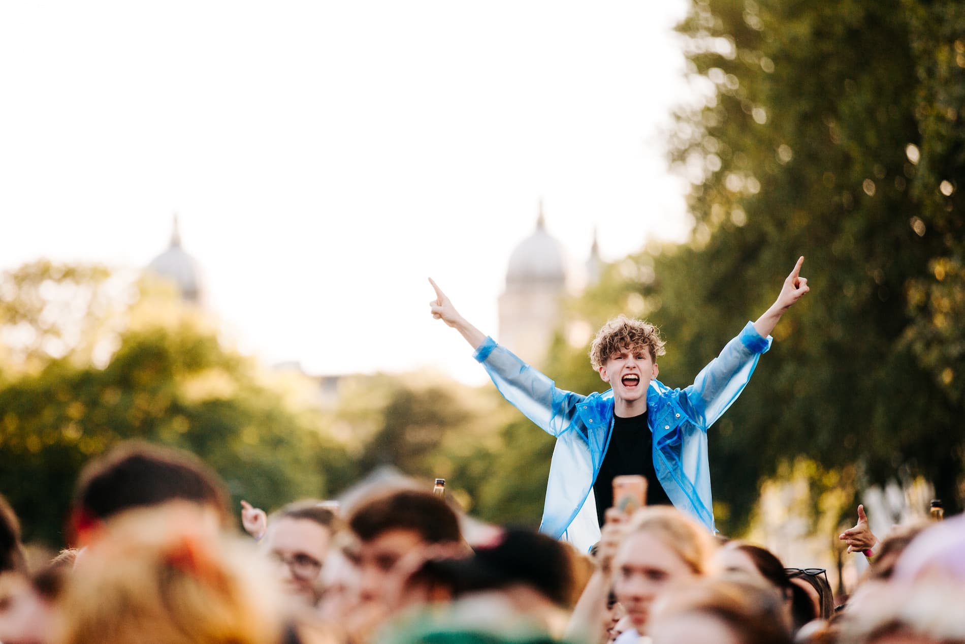 blue-crowd